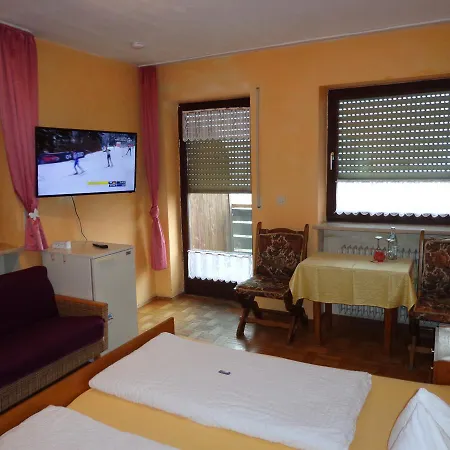 - Schamberger Otel 2*